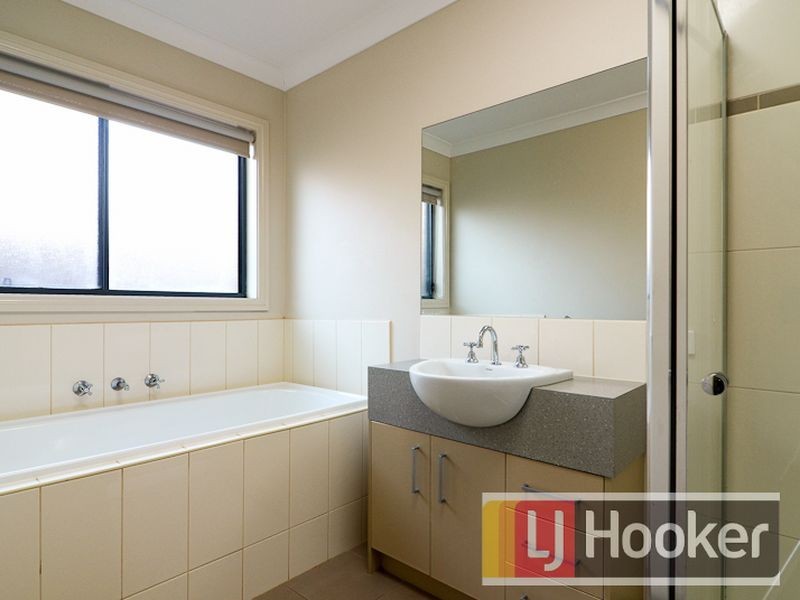 11 Pharaoh Drive, Cranbourne VIC 3977