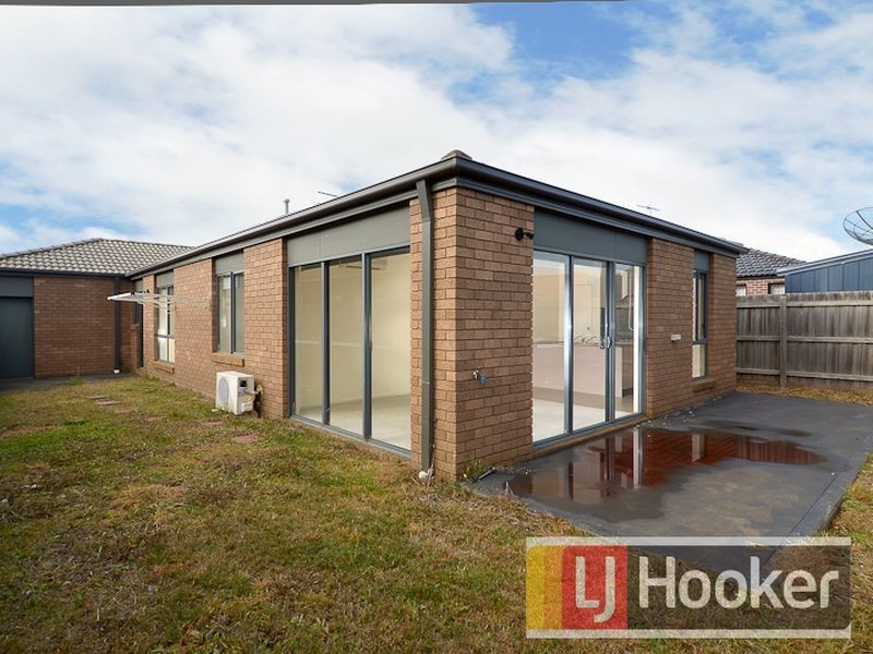 11 Pharaoh Drive, Cranbourne VIC 3977