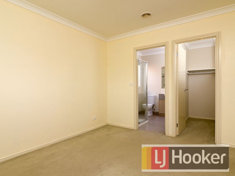 11 Pharaoh Drive, Cranbourne VIC 3977