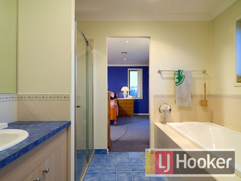 80 Robinswood Parade, Narre Warren South VIC 3805