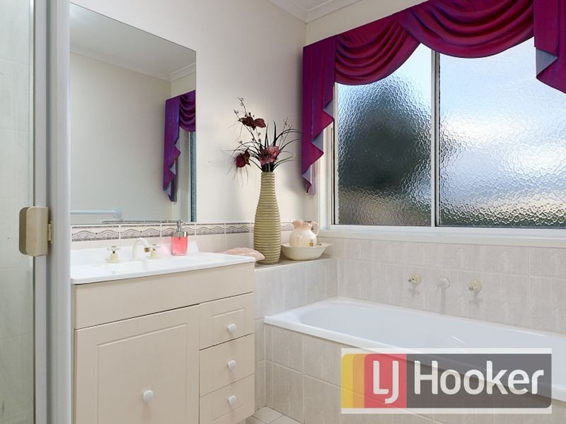 32 St Georges Road, Narre Warren South VIC 3805