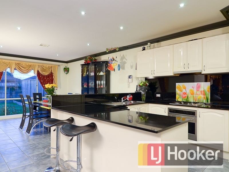8 Tegans Close, Hallam VIC 3803