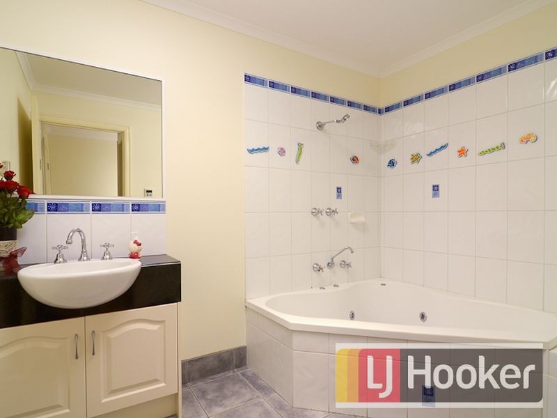 8 Tegans Close, Hallam VIC 3803