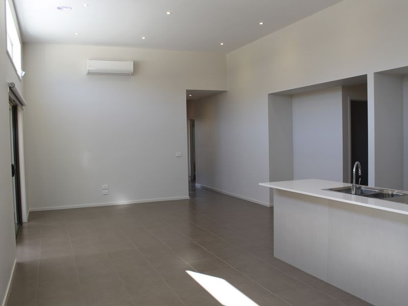 5 Haflinger Avenue, Clyde North VIC 3978