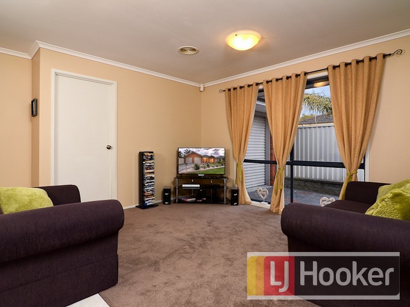 10 Butterfield Place, Cranbourne North VIC 3977
