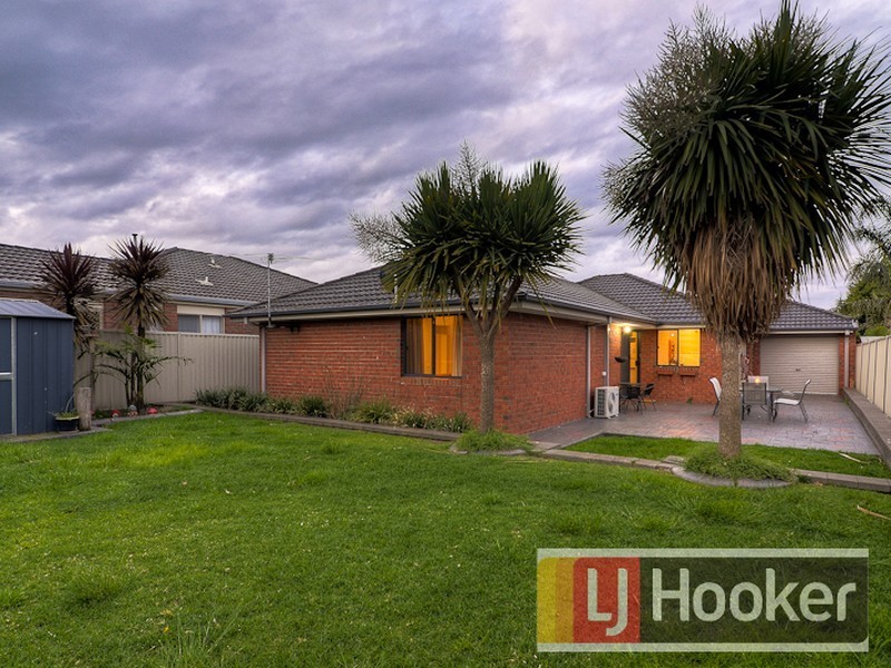 10 Butterfield Place, Cranbourne North VIC 3977