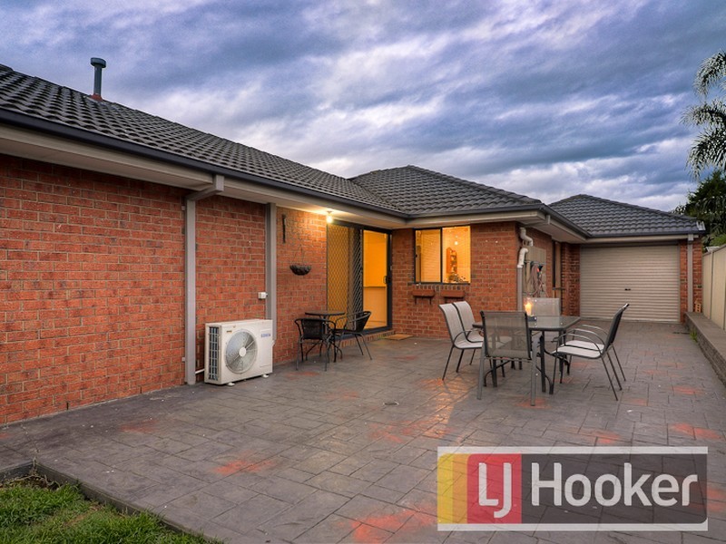 10 Butterfield Place, Cranbourne North VIC 3977