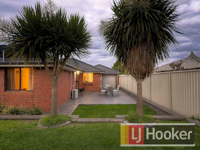 10 Butterfield Place, Cranbourne North VIC 3977