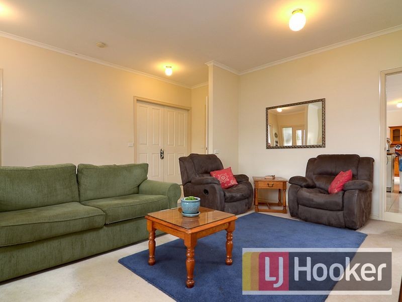 106 Courtenay Avenue, Cranbourne North VIC 3977