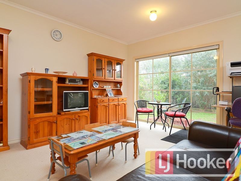 106 Courtenay Avenue, Cranbourne North VIC 3977