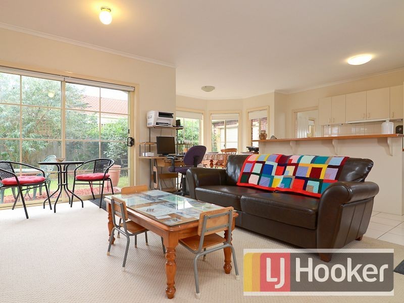 106 Courtenay Avenue, Cranbourne North VIC 3977