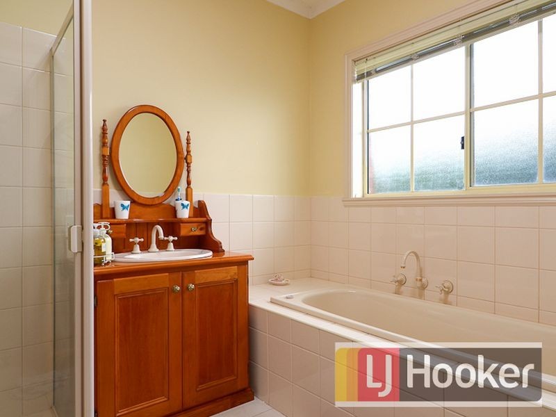 106 Courtenay Avenue, Cranbourne North VIC 3977