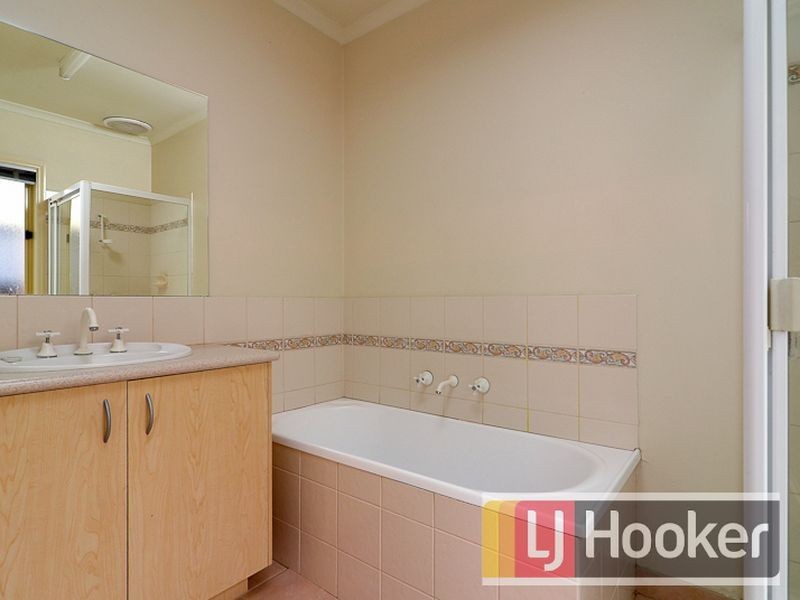 2 Margie Square, Narre Warren South VIC 3805