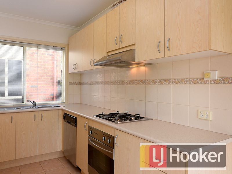 2 Margie Square, Narre Warren South VIC 3805