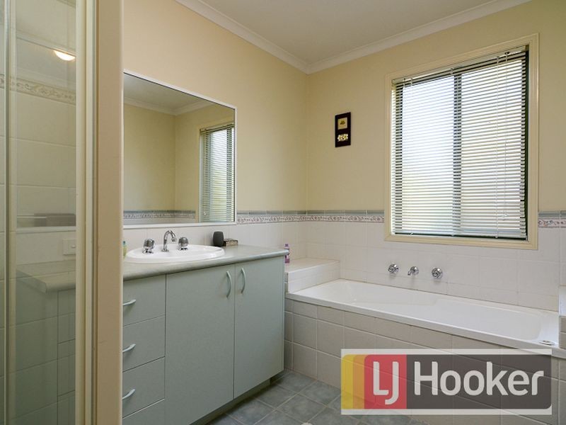 28 Hickory Drive, Narre Warren South VIC 3805