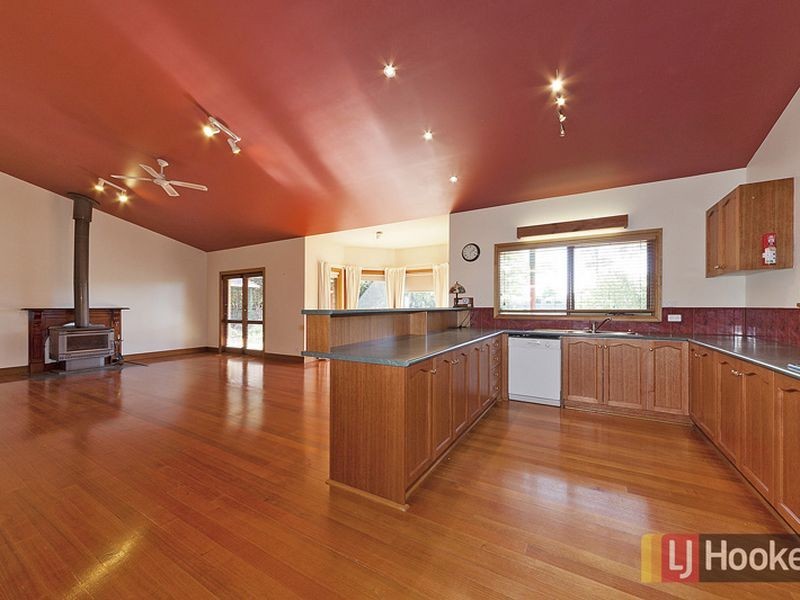 5 The Esplanade, Narre Warren South VIC 3805