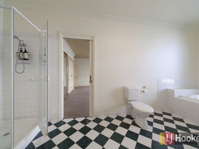 5 The Esplanade, Narre Warren South VIC 3805