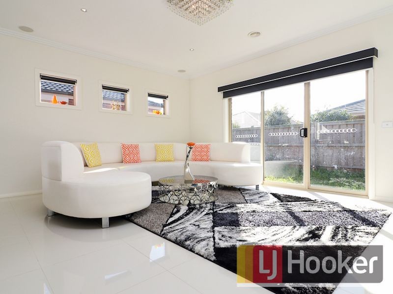 17 Mickleham Drive, Cranbourne North VIC 3977