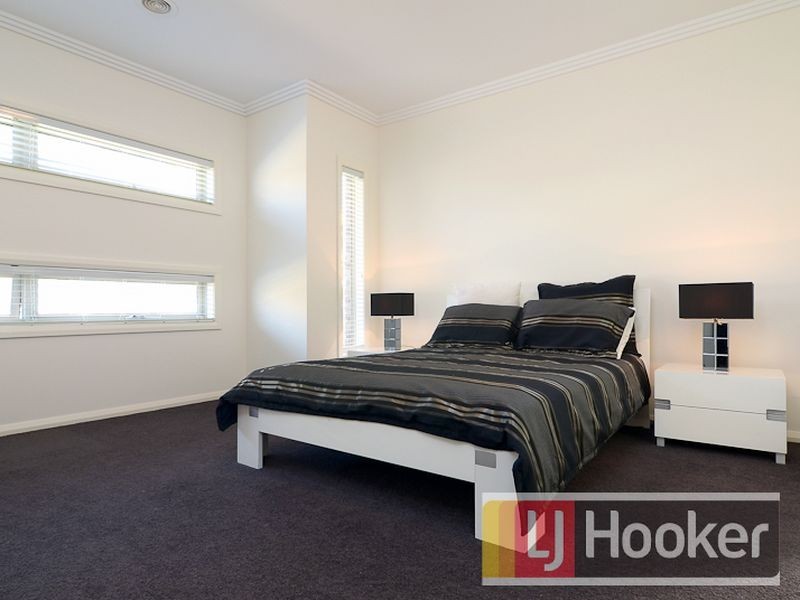 17 Mickleham Drive, Cranbourne North VIC 3977