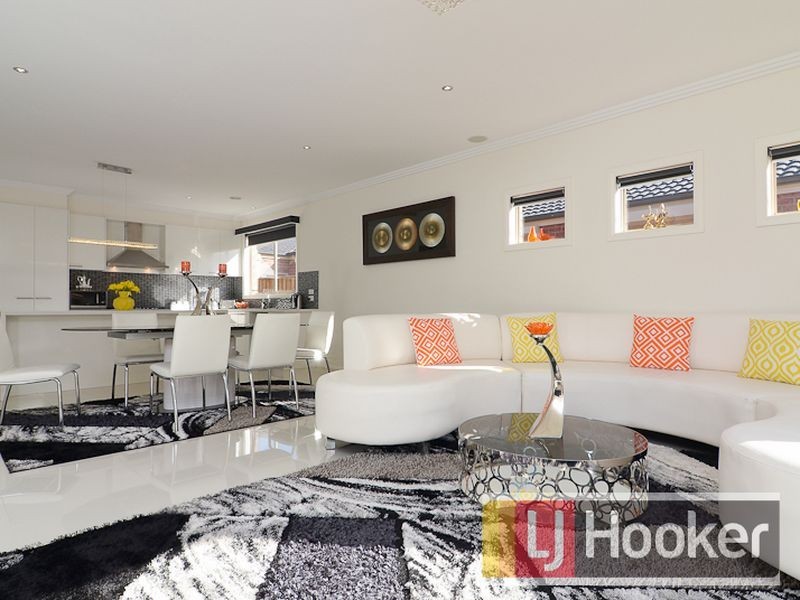 17 Mickleham Drive, Cranbourne North VIC 3977