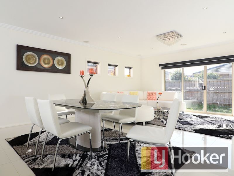 17 Mickleham Drive, Cranbourne North VIC 3977