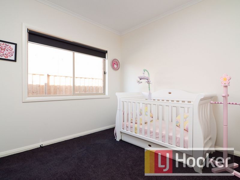 17 Mickleham Drive, Cranbourne North VIC 3977