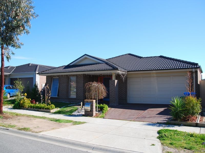 32 Sabel Drive, Cranbourne North VIC 3977