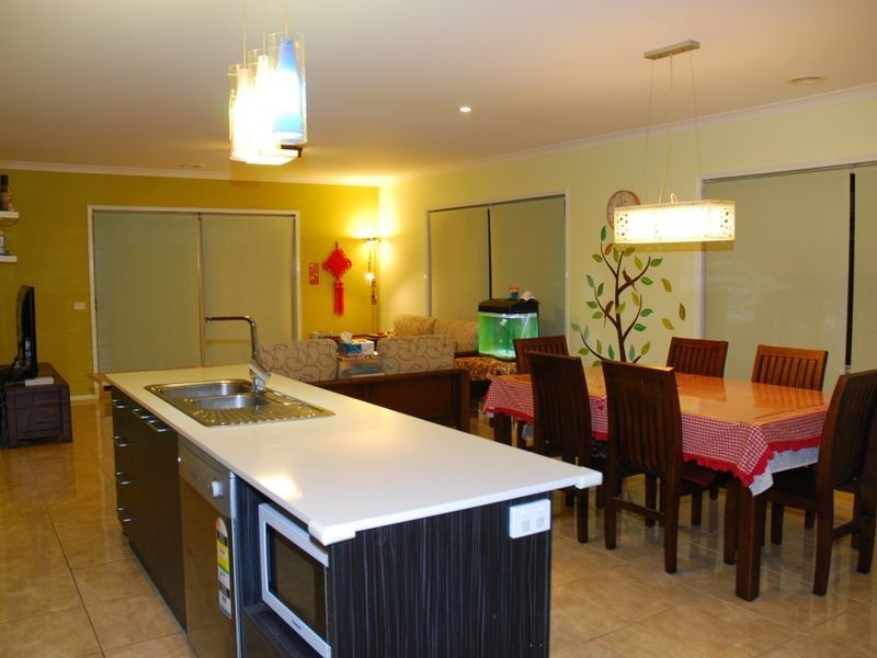 32 Sabel Drive, Cranbourne North VIC 3977