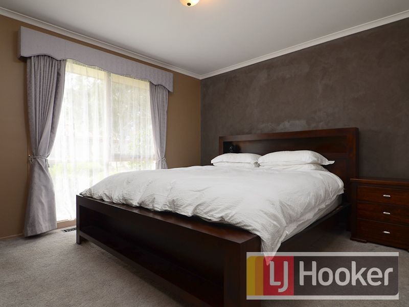 4 Tenandra Court, Berwick VIC 3806