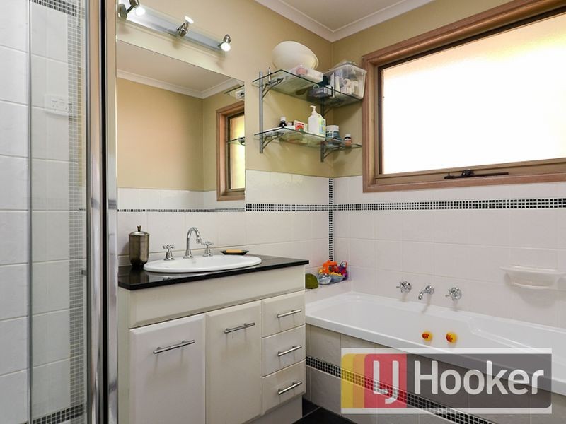 4 Tenandra Court, Berwick VIC 3806