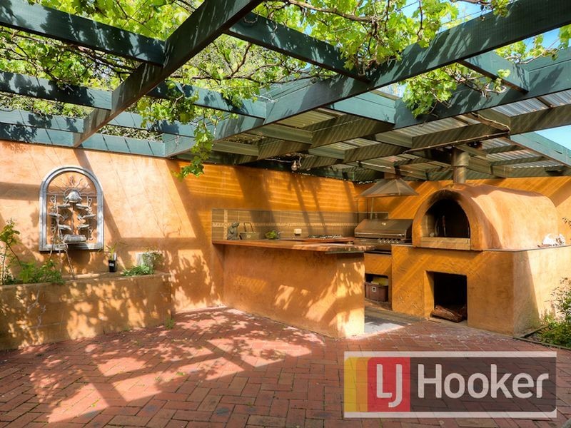 4 Tenandra Court, Berwick VIC 3806