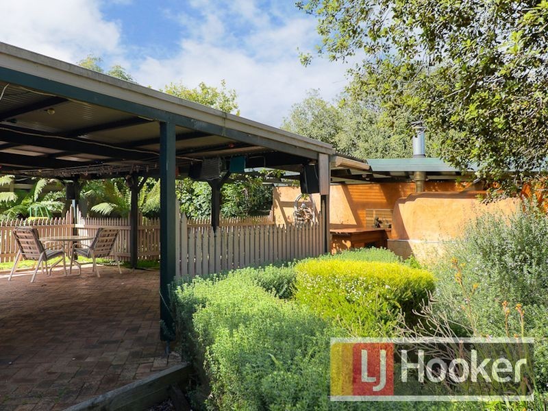 4 Tenandra Court, Berwick VIC 3806