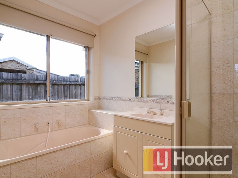 5 Farskiene Place, Hampton Park VIC 3976