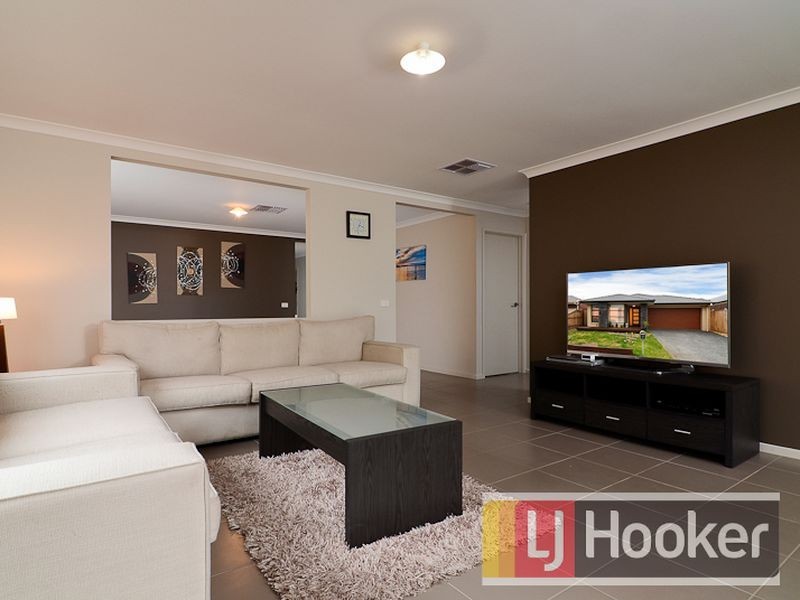 7 Brocker Street, Clyde North VIC 3978