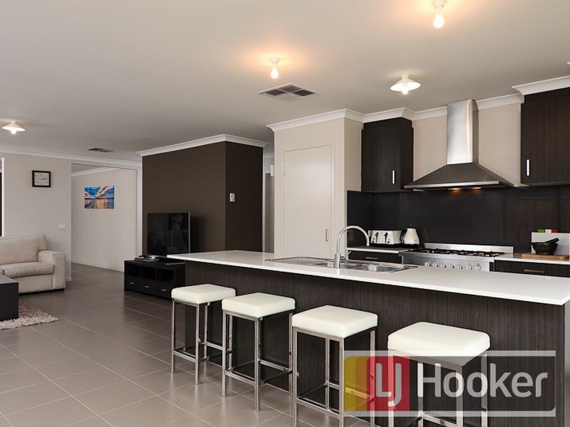 7 Brocker Street, Clyde North VIC 3978