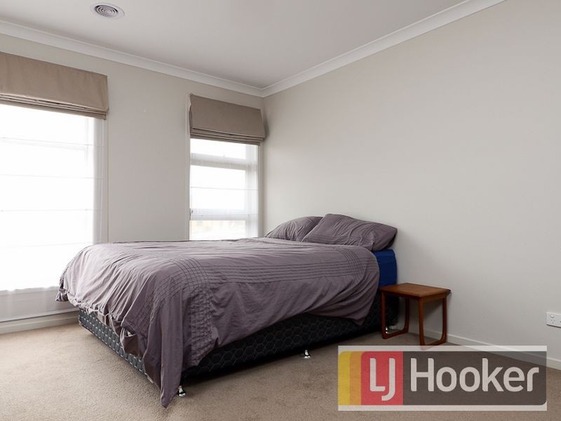 7 Brocker Street, Clyde North VIC 3978