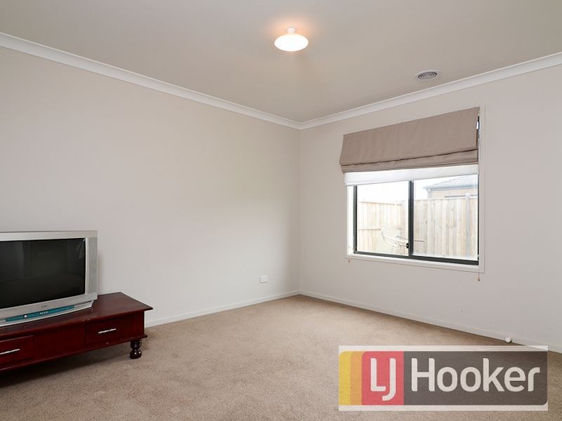 7 Brocker Street, Clyde North VIC 3978