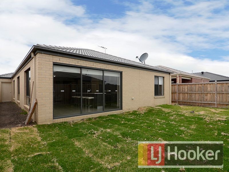 7 Brocker Street, Clyde North VIC 3978