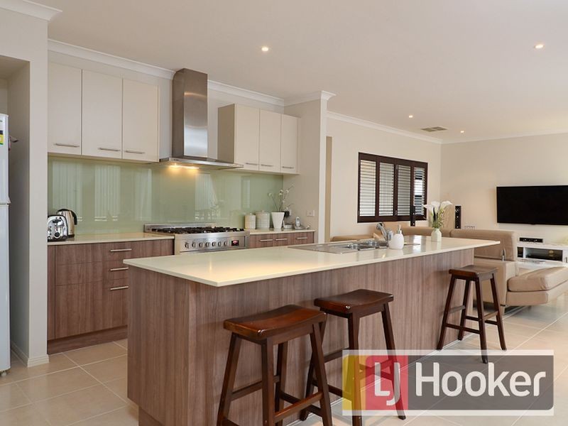 11 Jefferson Avenue, Cranbourne North VIC 3977