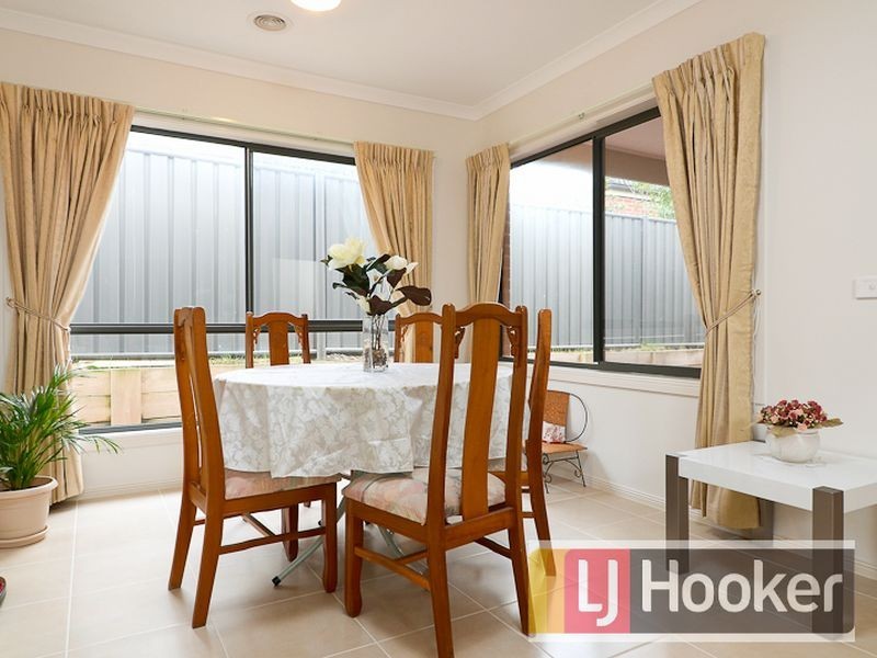 11 Jefferson Avenue, Cranbourne North VIC 3977