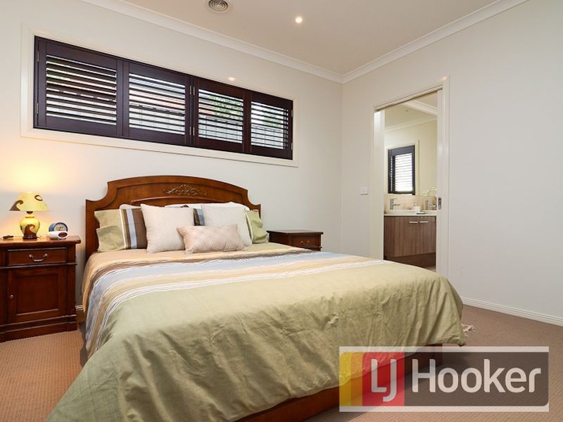 11 Jefferson Avenue, Cranbourne North VIC 3977