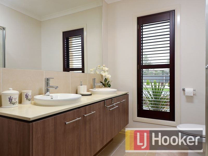 11 Jefferson Avenue, Cranbourne North VIC 3977