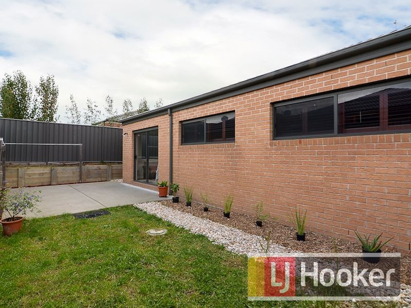 11 Jefferson Avenue, Cranbourne North VIC 3977