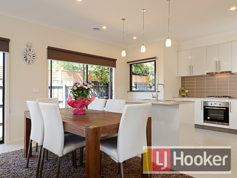 2/10 Tatterson Street, Hampton Park VIC 3976
