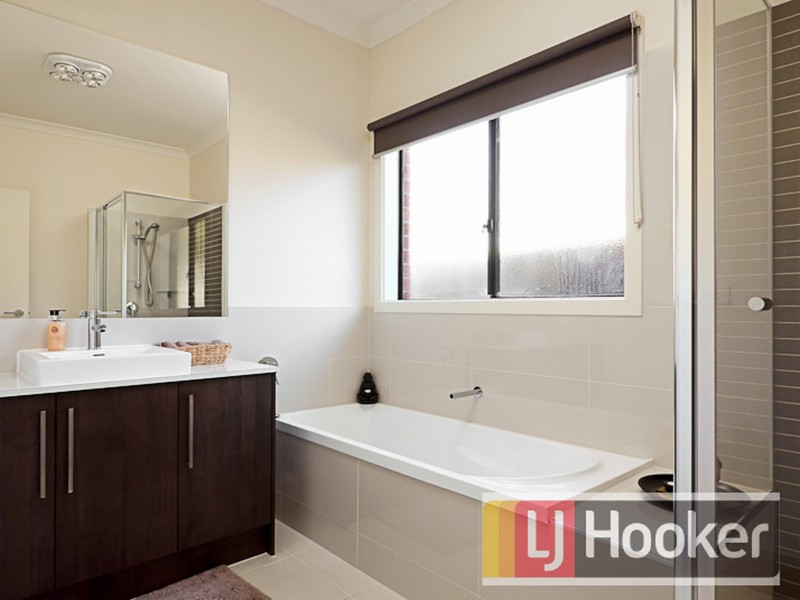 2/10 Tatterson Street, Hampton Park VIC 3976