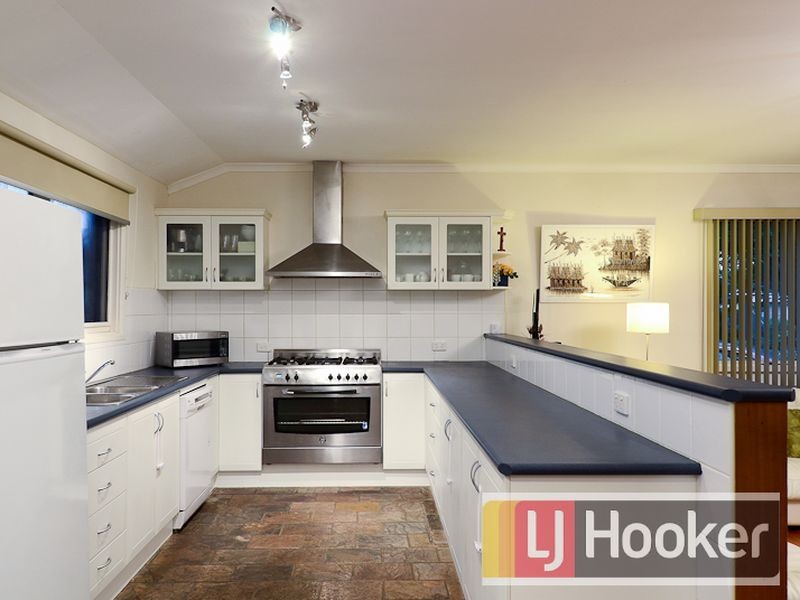 6 Hampton Drive, Hampton Park VIC 3976