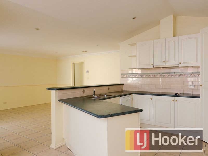 37 Hunt Club Boulevard, Cranbourne East VIC 3977