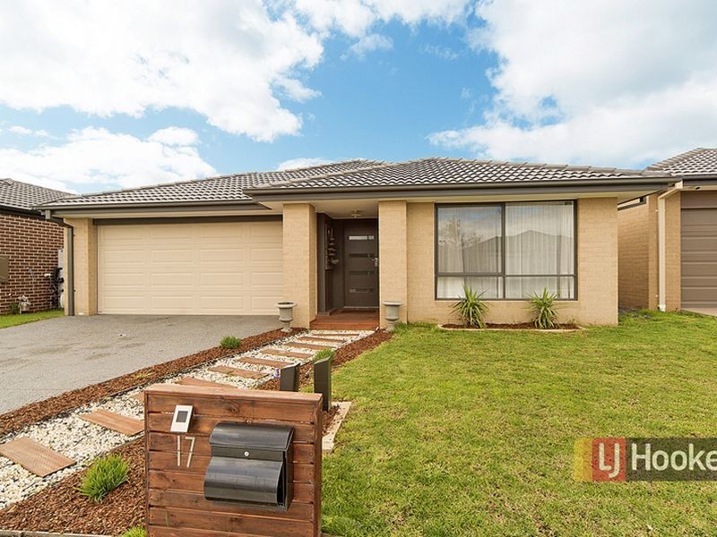 17 Pyrenees Road, Clyde North VIC 3978