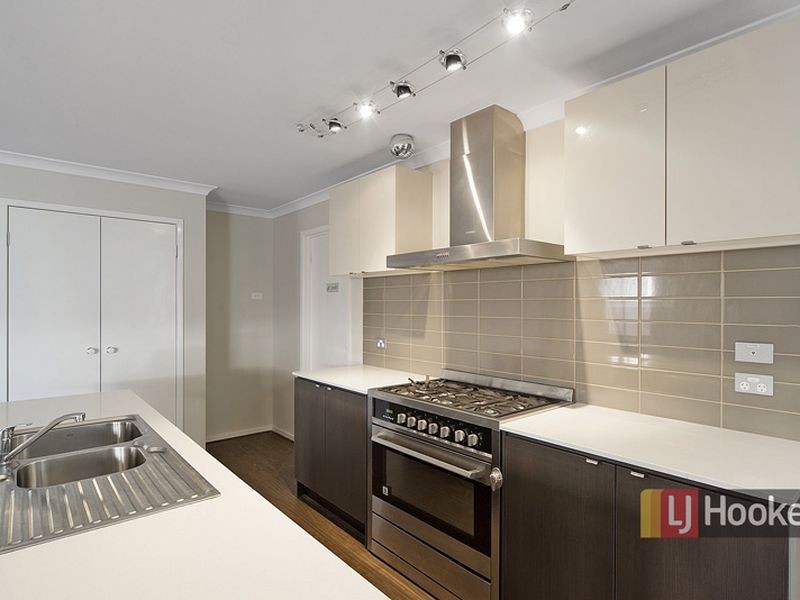 17 Pyrenees Road, Clyde North VIC 3978