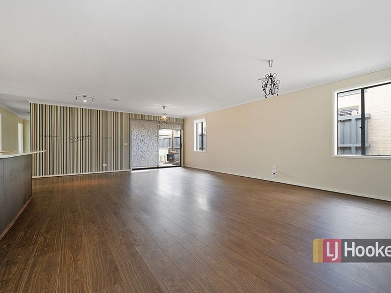 17 Pyrenees Road, Clyde North VIC 3978